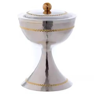 Ciborio de Latón con Acabado Dorado de Lujo, Porta Hostias para Servicio en el Altar - Product Image 2