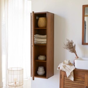 Armoire de rangement murale en bois massif pour salle de bain, design mid-century, avec porte à lattes, idéale pour les salles de bain d'hôtel - Product Image 2