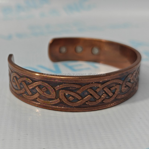 Pulsera Magnética de Cobre Moderna Premium, Ecológica, con Nudo Celta, para Alivio del Estrés y Equilibrio Corporal - Product Image 3