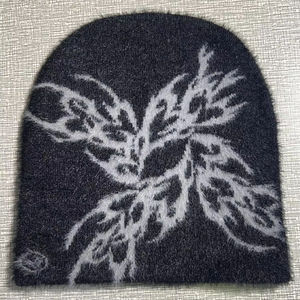 หมวกบีนนี่ไหมพรมขนแพะโมแฮร์ลายโลโก้แบบกำหนดเอง หมวกไหมพรมเนื้อนุ่มพรีเมียมสำหรับฤดูหนาว - Product Image 4