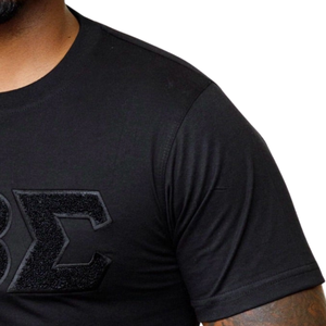 เสื้อยืด Phi Beta Sigma ผ้าเชนิลล์สีดำ สำหรับผู้ชาย ลายตัวอักษรกรีก เสื้อยืดพรีเมียมสำหรับสมาคมนักศึกษา แขนสั้น ทรงคลาสสิก สวมใส่สบาย - Product Image 3