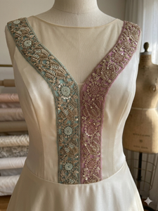 Elegante Encaje Bordado Estilo Zardosi con Diseño Floral, Ecológico, 100% Poliéster, con Intrincados Detalles de Cuentas, Lentejuelas Metálicas y Tul Fino - Product Image 4