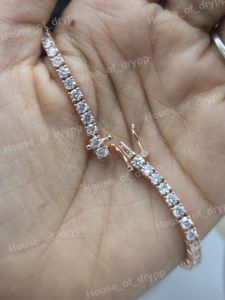 Pulsera de tenis clásica en plata de ley 925 con diamantes de moissanita VVS para uso diario femenino - Product Image 5