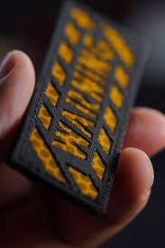 Produits de patch brodés découpés au laser personnalisés en gros Patchs de vêtement cousus en forme de coeur Logo personnalisé pour chapeaux Prix bon marché - Product Image 5