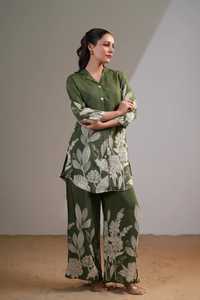 Ensemble coordonné imprimé floral vert olive, style été, ensemble coordonné en coton, vêtements printemps-été, ensemble imprimé floral en pur coton - Product Image 3