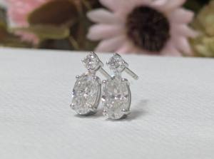 Pendientes de Diamantes Cultivados en Laboratorio con Certificación IGI de 2 Quilates, Corte Ovalado, Dos Piedras, Oro Blanco Sólido de 14K, Minimalistas, de Lujo, Regalo de Boda para Mujer - Product Image 3