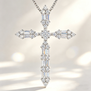 สร้อยคอจี้รูปกางเขนแบบคลาสสิก ชุบทองคำขาว 10K/14K/18K ประดับเพชร CVD ผลิตในห้องปฏิบัติการ ของขวัญสำหรับโอกาสพิเศษ - Product Image 4