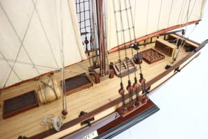 Modèle de bateau américain en bois poli HARVEY Wood Finish - Artisanat en bois pour décoration intérieure, collection nautique - Product Image 6