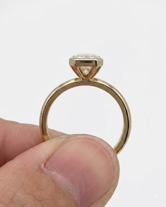 Bague de fiançailles classique en or jaune 18 carats avec diamant taille émeraude de 1 carat, clarté VS1, couleur F, certifié IGI, bijoux en diamant - Product Image 2