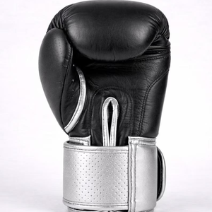 Gants de boxe LOGRO INDUSTRIES en cuir noir et gris uni, fermeture auto-agrippante, logo personnalisé en relief, entraînement, sparring, poignet durable - Product Image 4