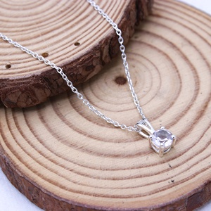 Vente en gros de colliers pendentifs en argent sterling 925 massif avec quartz rose naturel rond à 4 griffes, bijoux fins, Memoria Jewels - Product Image 3