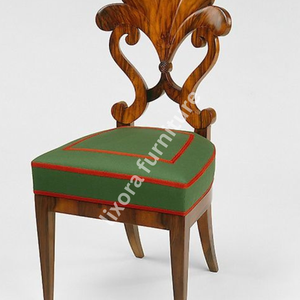 Chaise de salle à manger en bois massif artisanale de luxe, dossier sculpté orné, assise rembourrée en velours vert - Product Image 3