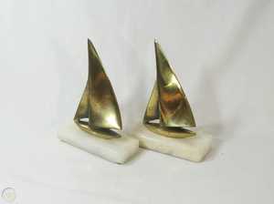 Sculptures de voiliers en laiton sur socle en marbre, faites à la main, style nautique, paire artistique, écologiques, rustiques en bois - Product Image 4