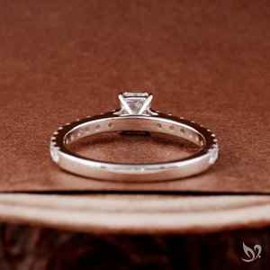 Anillo Minimalista de Diamante de Laboratorio con Corte Radiante de 0.50ct, Banda Pavé Catedral, Certificado IGI, Oro Blanco de 10K, Anillo de Compromiso Delicado - Product Image 3