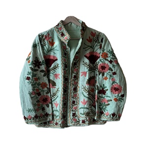 Venta al por mayor de Chaqueta Corta para Mujer Suzani Bordado Hecho a Mano Algodón Suzani Abrigo Bohemio Chaqueta de Invierno - Product Image 1