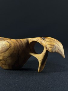 Tasse rustique en bois d'olivier sculpté à la main pour le camping et l'espresso - Product Image 3