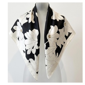 Pañuelo de Seda Cuadrado para Mujer, Estampado Floral, Elegante Accesorio de Moda Multifuncional para Todas las Temporadas - Product Image 1
