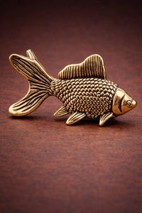 Sculpture de poisson en laiton exclusive, faite à la main, pour décoration d'entrée, table, étagère, ou comme cadeau. - Product Image 3
