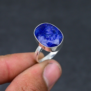 Anillo de Zafiro Azul Facetado, Hermoso y Popular, Hecho a Mano, Chapado en Plata de Ley 925, Ovalado, de Lujo, Calidad Premium, Estilo Vintage - Product Image 1