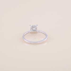 Anillo de Compromiso con Diamante Cultivado en Laboratorio de Corte Princesa de 1.35CT, Engaste de 4 Puntas, Banda Pavé, Chapado en Rodio, Plata de Ley 925 - Product Image 3