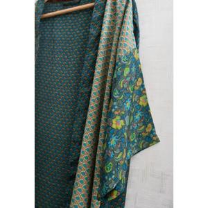 Kimono de Seda India Hecho a Mano de Lujo para Mujer, Bata Corta Estampada para Dormir o Estar en Casa - Product Image 3