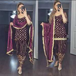 Conjunto de Lehenga Choli con Bordado Intenso y Lentejuelas, Lehenga de Diseñador para Novia con Dupatta, para Bodas y Fiestas - Product Image 4