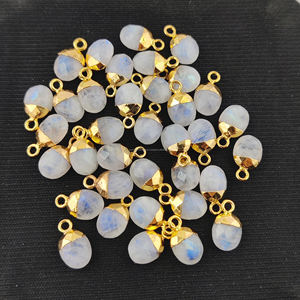 Colgante de piedra lunar de arcoíris, colgante de piedras preciosas ovaladas facetadas, pequeñas piedras preciosas chapadas en oro, Charms para pendientes - Product Image 2