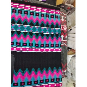 แผ่นรองอานม้าแบบตะวันตก สีชมพู เทอร์ควอยซ์ ดำ ลายเรขาคณิต ผ้าขนสัตว์ผสม  ผ้าห่มม้าแบบโค้งรับกับรูปร่าง พร้อมแผ่นหนังตกแต่ง LLT - Product Image 2