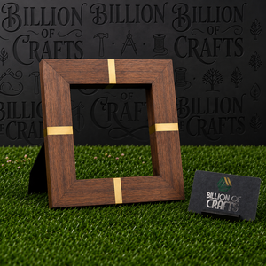 Cadre photo vertical moderne élégant en bois et laiton, présentoir de table personnalisé pour la décoration du salon et de la chambre - Product Image 1