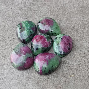 Piedra Preciosa Suelta de Rubí Zoisite de Calidad AAA+ en Forma de Pera, Cabujón con Reverso Plano, Calibrada, para Joyería - Product Image 1