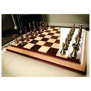 Jeu d'échecs de luxe en métal, échiquier moderne en laiton personnalisé, jeu d'échecs premium avec pièces en bois métalliques, cadeau pour adulte - Product Image 1