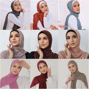 Hijab carré en soie douce de qualité supérieure pour femme musulmane, couleur unie, personnalisable avec logo, écologique, respirant et antibactérien – Collection été - Product Image 2