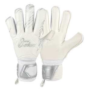 Gants de gardien de but de haute qualité avec logo personnalisé, paume antidérapante et matériau en cuir économique pour toutes les tailles - Product Image 3