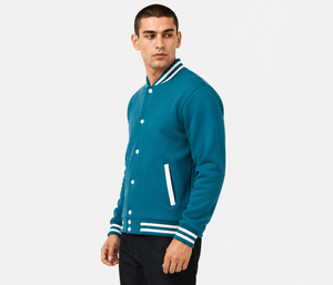 Chaqueta universitaria hecha con materiales duraderos y un ajuste cómodo que ofrece un estilo atemporal para un estilo de vida activo, informal y a la vanguardia de la moda. - Product Image 2
