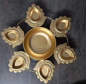 Ensemble de Diyas en Laiton Couleur Personnalisée, Bol Urli Traditionnel en Métal, Porte-Bougie Flottant Fait Main Résistant à la Chaleur pour la Décoration de la Maison à l'occasion du Diwali - Product Image 4