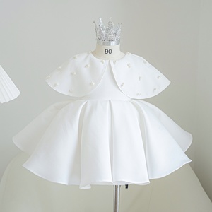 Vestido de Princesa para Niñas de 18 Años, Marca Nhung Nguyen, con Capa de Hombros con Volantes y Cuentas, Falda Voluminosa, Diseño Elegante para Ceremonias y Fiestas - Product Image 4