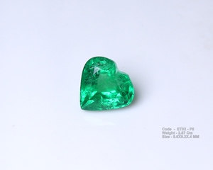 Esmeralda Natural de Zambia de Alta Calidad, 2.87 Quilates, Corte Corazón Facetado, Buena Claridad, Verde Intenso, Certificada por IGI, Sin Tratamiento, para Joyería - Product Image 1