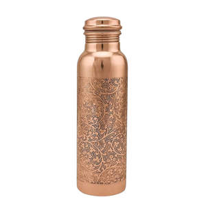 Bouteille en cuivre pur gravée de motifs floraux 1000 ml, artisanale, avec bouchon en dôme, pour boissons ayurvédiques - Product Image 5