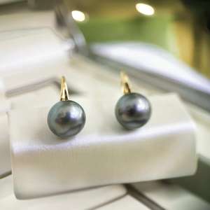 Pendientes Clásicos Retro de Perlas Edison para Mujer, de Lujo, con Forma Redonda de Agua Dulce, con Ligeras Imperfecciones - Product Image 3