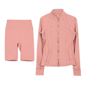 Ensemble de yoga et de fitness pour femmes professionnelles, haut à manches longues à col montant et short extensible, tenue de sport - Product Image 3