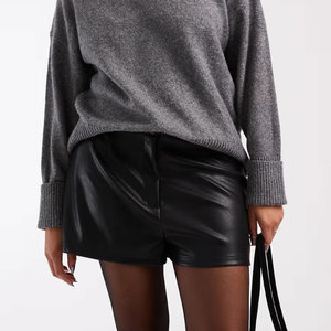 Shorts en cuir pour femmes à bas prix, imprimés, décontractés et streetwear, 100% cuir, prix de gros. - Product Image 1