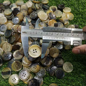 Bouton artisanal en véritable corne de bœuf, brun naturel, fait main, pour couture, au meilleur prix - Product Image 4