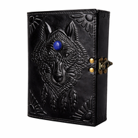 Carnet de notes vintage en cuir noir fait main avec motif loup en relief, accent pierre bleue, couverture rigide, bord festonné, idéal comme cadeau