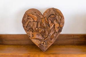 Décoration murale en bois sculpté à la main en forme de cœur - 100% naturel, pour intérieur/extérieur, mariages et anniversaires - Product Image 2