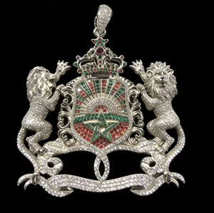 Colgante Personalizado de León y Corona con Moissanita, Plata de Ley 925, Amuleto de Escudo de Armas con Incrustaciones de Diamantes, Joyería de Regalo - Product Image 1