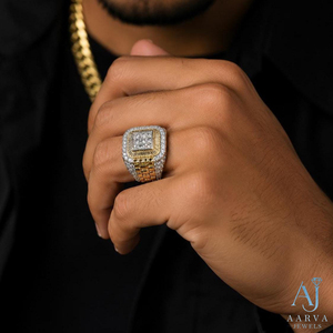แหวนค็อกเทลหมั้นผู้ชาย AARVA JEWELS ประดับมอสซาไนต์สีเงินทรงปรินเซสคัท ฝังแบบพาเว่ ดีไซน์เรขาคณิต สไตล์ฮิปฮอป - Product Image 1