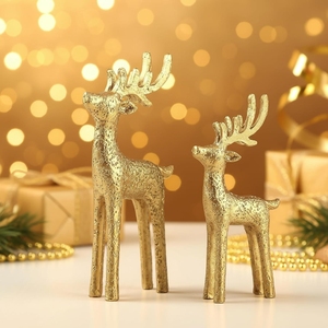 Ensemble de 2 statues élégantes de rennes dorés - Décoration de table de Noël, figurines de cerfs sur pied, paire décorative pour la décoration du salon - Product Image 1