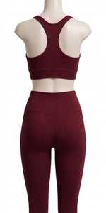 Conjunto de 2 piezas de yoga para mujer: Sujetador deportivo transpirable de alto soporte con cuello en V acanalado y tirantes halter con nudo frontal, y leggings de cintura alta, color burdeos. - Product Image 2
