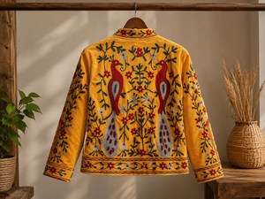 Élégance intemporelle, veste d'hiver artisanale en velours Suzani, broderie de paon, style bohème ethnique, vêtement d'extérieur vintage, veste pour femme - Product Image 3