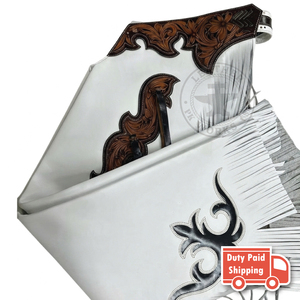 Chaps de Rodeo en Cuir Western pour Homme avec Franges Blanches, Motif Floral Gravé à la Main et Coutures Décoratives – Chaps d'Équitation Cowboy - Product Image 3